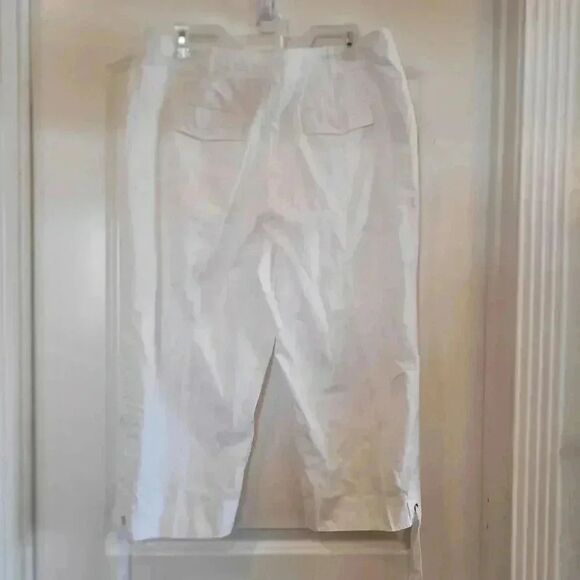 Studio Works Women's White Cotton Capri Pants - Picture 7 of 8